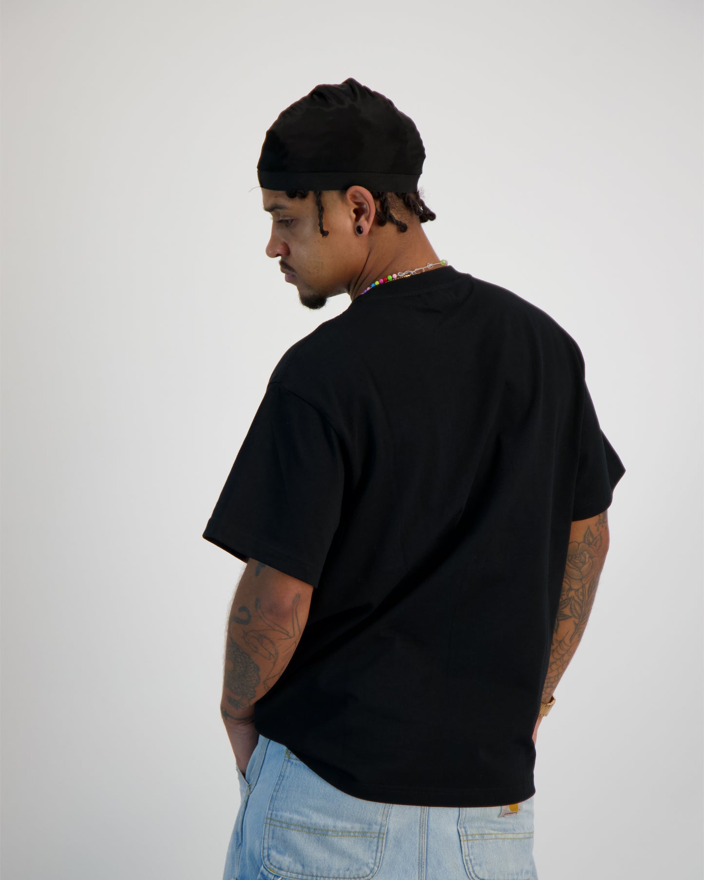 Sauce Model wearing a T -Shirt in Black from the back shot
